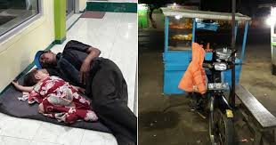 Hasil gambar untuk ORANG TUA YANG BEKERJA BAWA ANAK