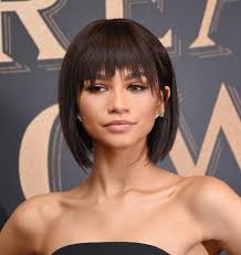 Photo coiffure cheveux mi long frange droite. Epingle Sur Coiffures