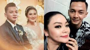 Umur 25 tahun) adalah penyanyi dangdut berkebangsaan indonesia. Yan Vellia Isteri Didi Kempot Bongkar Agama Dianut Dory Harsa Suami Nella Kharisma Setahu Saya Pos Kupang