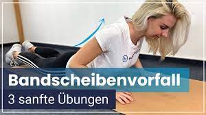 Ein bandscheibenvorfall tritt ein, wenn der gallertkern verrutscht, dabei die faserige hülle durchbricht und auf das benachbarte gewebe sowie nervenwurzeln drückt. Bandscheibenvorfall 3 Sanfte Ubungen Um Deine Beschwerden Zu Lindern Youtube