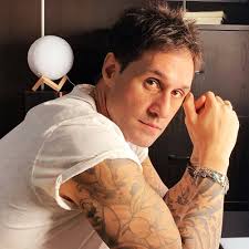 EL ARTISTA LOCAL FABRICIO RODRÍGUEZ DONARÁ AL MUSEO DEL ANFI SU PRIMERA  GUITARRA