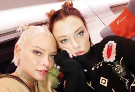 Giulia provvedi del duo le donatella ha finalmente trovato l'amore. Le Donatella Giulia E Silvia Provvedi La Bruna Piange Per Corona Non Ti Perdonero Mai Gf Vip 2018