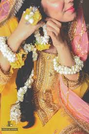 Mayun Flower Jewelry Inspo Flower Inspo Jewelry Mayun In 2020 Floral Jewelry Wedding Flower Jewellery Wedding Flower Jewelry