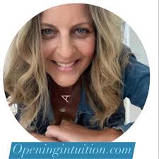 I'm crying I'm so proud!!! My sister just told me that this sweet little  girl- my niece Elise, was presented with the Triple C award. Only 2  students in the entire 4th