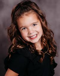 PICTURE DAY TODAY! Giavanna's kindergarten picture 🩷🩷🩷 She looks so  grown up 🥰