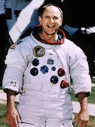 Alan Bean U S Astronaut And Moonwalker Dies In Houston At 86 Nasa Astronaut Nasa Astronauts Nasa Apollo