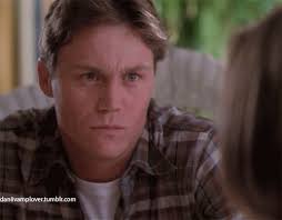 gifs do leo wyatt que me fazem querer casar com ele <3 : r/charmed