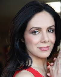 Mojgan Hakimi's Instagram, Twitter & Facebook