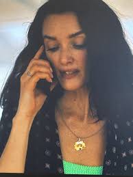 Is that a Maggie Simpson necklace? : r/TheWhiteLotusHBO