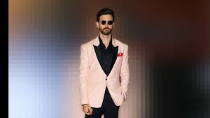 My's men's 3 piece slim fit suit set, one button solid jacket vest pants with tie. How To Wear A Pink Suit According To Hrithik Roshan Gq India