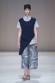 Mercerized cotton pleated kufi hat. Spring Summer 2018 Look 29 Photo By Eunice Driver For South African Fashion Week Fez Hat By Simon African Fashion Week Fashion African Fashion Designers
