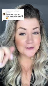 Lea Gray's Instagram, Twitter & Facebook