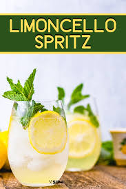 The Limoncello Spritz Is A Delightful Combination Of Limoncello Prosecco And Club Soda That Will Summer Cocktail Recipes Perfect Summer Cocktails Limoncello