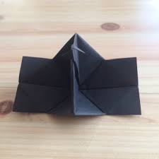 折り紙のカメラの折り方 簡単なパッチンカメラの作り方をご紹介 今回は折り紙のカメラです 簡単に折れるので 小さいお子さんにおすすめです 折り紙 カメラ 折り紙 カメラ 折り紙 折り紙 遊べる