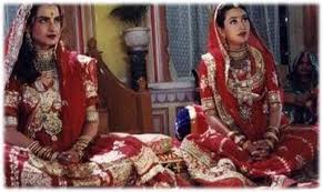 Another Classic Song For The Mehndi Ceremony Is Mehndi Hai Rachne Wali From The Movie Zubeida This Song Has Indian Fashion Beautiful Outfits Bollywood Wedding