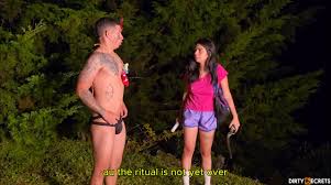 ÇİFTLİK ÇALIŞANI ORMANDA GENÇ KAŞİF SİKİKLERİ Porno 7DAK farkıyla izle