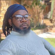 For a brief moment, I thought “Why's Andy Robertson got a Parrot