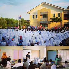 Vittorio storaro (sinematografer nabi muhammad dalam film pertama dari trilogi ini dikisahkan dari baru lahir dan berakhir saat ia berusia. Smk Majidi Baru 2 On Twitter Hari Pertama Perekolahan 2017
