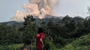 Gunung merapi meletus pada 2010 dan tercatat memiliki indeks erupsi 4. Cerita Warga Yang Panik Dengar Gemuruh Erupsi Gunung Merapi Nasional Tempo Co