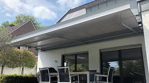 Soll die markise mit motor und fernbedienung ausgestattet sein oder per handkurbel bedient werden? Markisen Losungen Bei Der Schirmherrschaft
