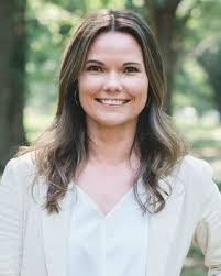 Sara Crow's Instagram, Twitter & Facebook