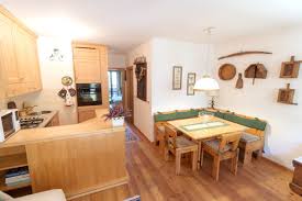 La nostra confortevole casetta, che per anni ha ospitato la nostra famiglia per le vacanze invernali ed estive, è ora pronta ad accogliere i futuri ospiti con la stessa premura e attenzione. Pozza Di Fassa Alloggi E Case Vacanze Trentino South Tyrol Italia Airbnb