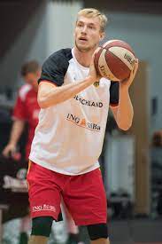 Giffey scored four points and grabbed six rebounds in the championship game against butler. Niels Giffey Wikipedia