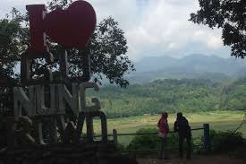 Udah makan duit rakyat, kerjaan ga jelas, banyak waktu luangnya. Menikmati Rindangnya Bendungan Gunung Rowo