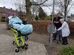 Stichting ambulance wens is in the sectors of: Corona Of Niet Ambulance Wens Blijft Rijden Voor Terminale Patienten Rotterdam Ad Nl