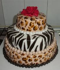 Torta 3 Piani Di Pan Di Spagna Farcito Con Crema Pasticcera Un Piano Alla Vaniglia E Due Al Cioccolato Ricoperta Di Pasta Di Zuc Decorazioni Dolci Torte Dolci