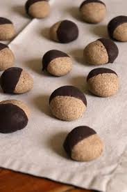 Bredele Epices A La Farine De Sarrasin Glaces Au Chocolat Bredele Alimentation Biscuit De Noel