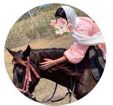 pin by 𝙅𝙪𝙨𝙩 𝙨𝙤𝙢𝙚𝙤𝙣𝙚 on profile picture horse girl photography shadow pictures instagram photo ideas posts