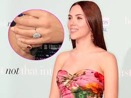 Scarlett johansson's engagement ring rob kim/getty images. Most Unique Celebrity Engagement Rings