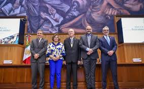 Honran al doctor Miguel Ángel Navarro como Maestro Emérito de la UdeG