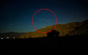 We wtorek 21 kwietnia mieszkańcy polski zauważyli ślad świateł na nocnym niebie. Satelity Starlink Wystrzelone Przez Spacex Wygladaja Na Niebie Jak Inwazja Obcych Nowe Technologie W Interia Pl