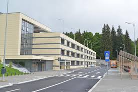 Primaria brasov a inaugurat o parcare supraetajata, automatizata in totalitate cu sisteme kadra, in statiunea cea mai cautata de pe valea prahovei. Parcare La Standarde Europene In Poiana Brasov Kadra