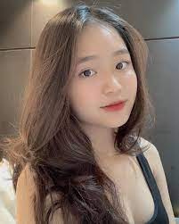 Nhiều tờ báo nước ngoài đã đăng kèm hình ảnh của 2 chị em cùng với những lời lẽ đi kèm hết sức mỹ miều như: 2 030 LÆ°á»£t Thich 24 Binh Luáº­n Le PhÆ°Æ¡ng Uyen Lephuong Uyenn Tren Instagram Trá»i Xanh May Tráº¯ng Há»i Anh Say Náº¯ng Hay Say Em