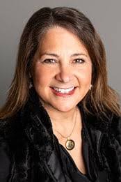 Laura Colligan's Instagram, Twitter & Facebook