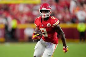 Kenneth Walker brilla en su debut y Kansas City vence 31-10 a Broncos