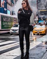 Comemora com jantar em família ( na foto, ao lado da esposa fátima suarez). 38 8 Mil Curtidas 125 Comentarios Mariana Sampaio Mariana No Instagram Morta De Amores Pela Colecao Nova Da Lindadem Moda Casual Leather Pants Fashion