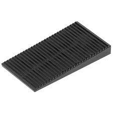 Always ensure to check the instructions that come with your floor to heed advice on the recommended expansion gap for that particular floor. Vitrex Flooring Spacers Pack Of 30 Wickes Co Uk