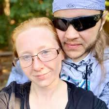 Facebook HEIGHT check. I'm 5'4 🥰