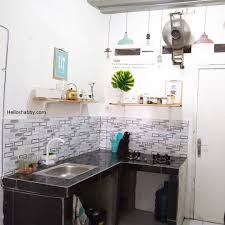 Biasanya, kabinet dapur ini ditempatkan beberapa sentimeter di atas kepala, membuatnya menjadi tempat penyimpanan peralatan dan perlengkapan dapur. Contoh Dapur Minimalis Sederhana Tanpa Kitchen Set Yang Rapi Helloshabby Com Interior And Exterior Solutions