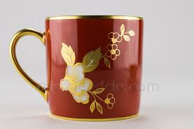 Tasse A Cafe En Porcelaine De Limoges De La Maison Bernardaud Modele Pompei Orne De Fleurs Blanches Et Or Sur Fond Porcelaine De Limoges Porcelaine Tasse Cafe