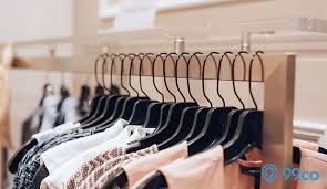 Contoh pilihan model desain gantungan atau jemuran baju minimalis praktis terbaru dari bahan kayu, besi, aluminium dan pipa pvc dan didesain untuk ruangan sempit. 7 Rekomendasi Gantungan Baju Besi Terbaik Dan Terunik