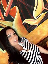 Roberto A 🇪🇸🇮🇨 𝕏 on X: Nice selfie of Ewa with a shirt of horizontal  stripes. Pic from her instagram: t.coUQfBHcfpUW  X