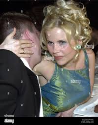 Michaela Schaffrath, rechts, die ehemals als Gina Wild bekannnte  Pornodarstellerin, unterhaelt sich mit ihrem Ehemann Axel Schaffrath am  Samstag, 1. Februar 2003, auf dem Ball des Sports in Frankfurt. (AP  PhotoAxel Seidemann) ---