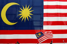 Anak bulan dan bintang yang berwarna putih itu menandakan raja yang berdaulat. Di Amerika Bendera Malaysia Dikira Bendera As Bersimbol Isis