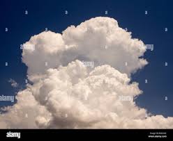 Una celda de trueno acumulación de cumulo nimbus nubes en Lesvos, Grecia  Fotografía de stock - Alamy