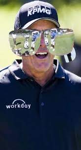 I help phil make magic. Phil Mickelson On Twitter The Weekend Is Looking Bright I M Coming In Hot
